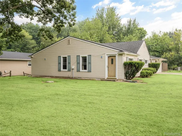 45175 Willis Rd, Belleville, MI 48111