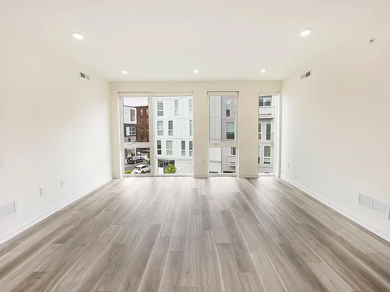 1667 N 5th St #B011 — Photo 15