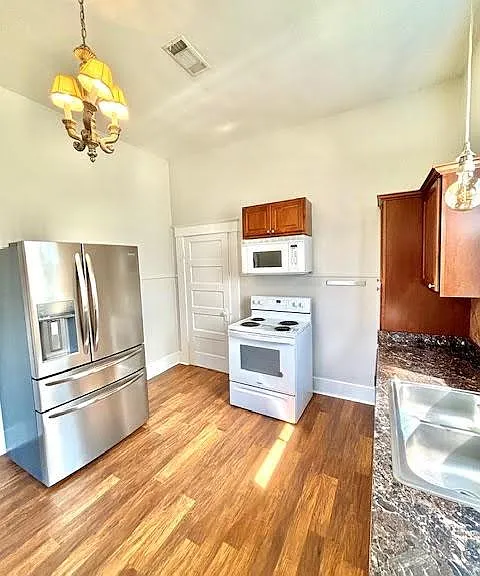 211 E Phillips St — Photo 9