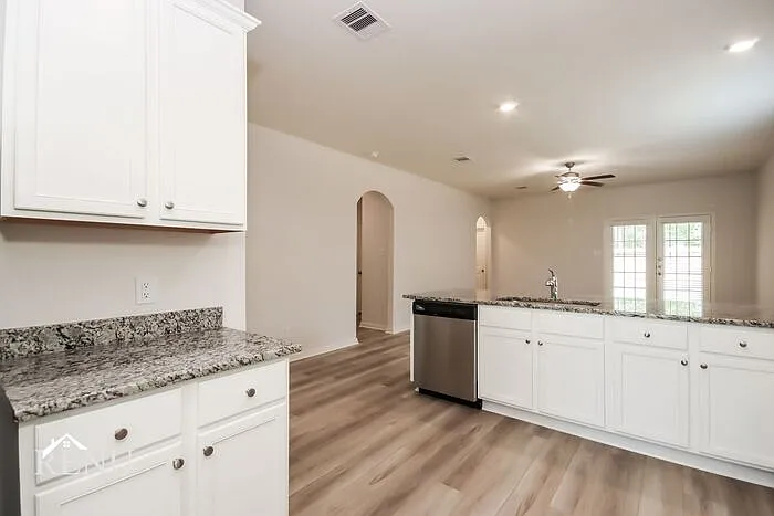3 bed, 2.0 bath, 1570 sqft, $1,710 — Photo 4