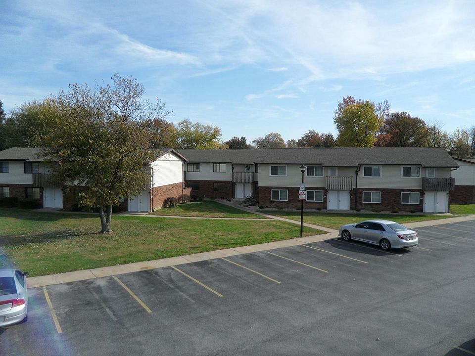 1st image of 1 Woodbury Mnr