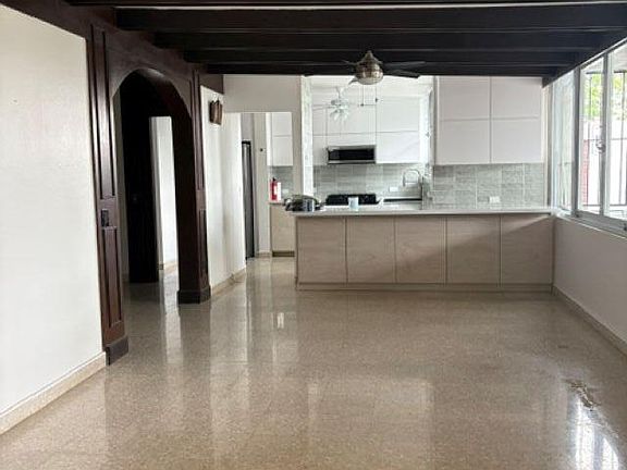 4th image of 1018 Miradero