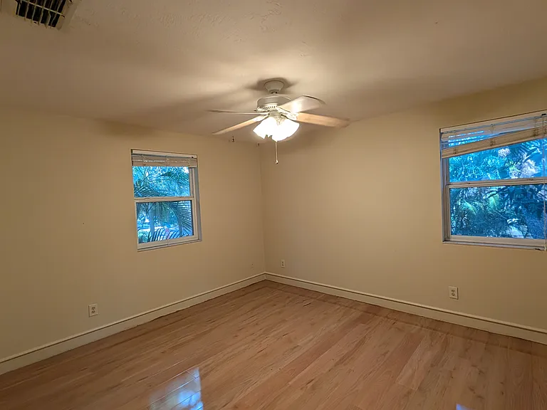 1048 Suwanee St — Photo 10