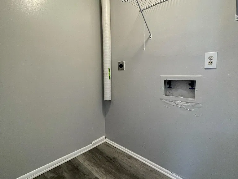859 Moon Rd #PET FRIENDLY — Photo 11