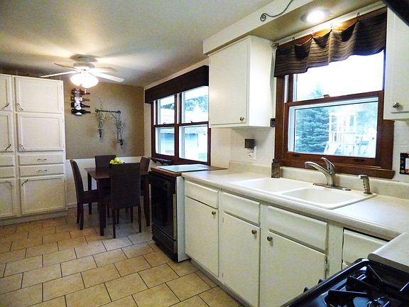 Kitchen / Dining
