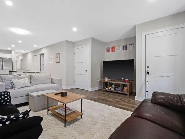 1709 W State St, Milwaukee, WI 53233