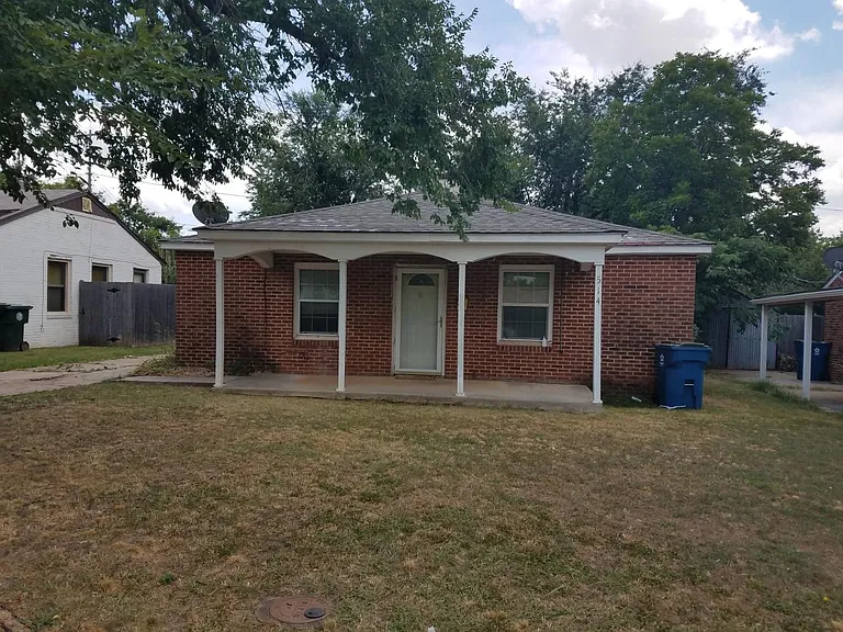 514 E Curtis Dr — Photo 1