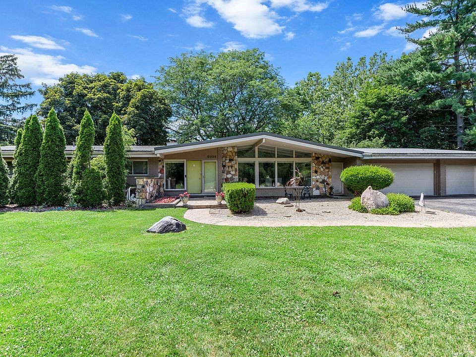 2nd image of 6998 Castle Dr