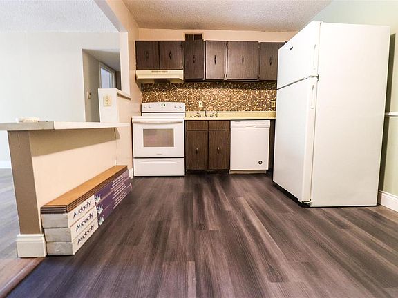 5th image of 2789 Blackforest Dr APT B