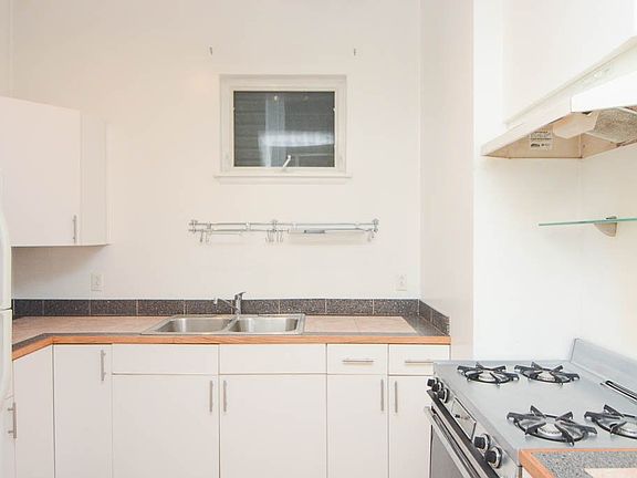 2nd image of 2432 W Moffat St Unit 1F