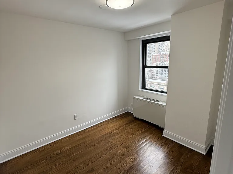 145 E 15th St #7 — Photo 8