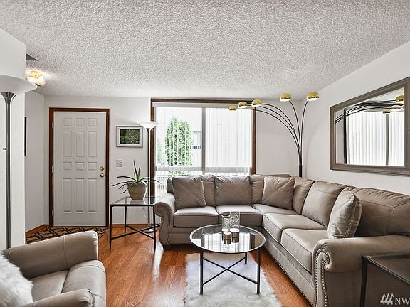 3rd image of 6905 NE 43rd St APT B