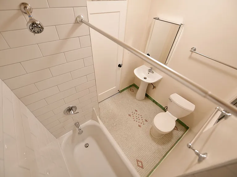 479 Merritt Ave — Photo 18
