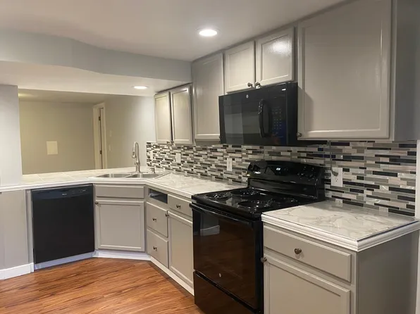 22026 24th Ave S, Des Moines, WA 98198