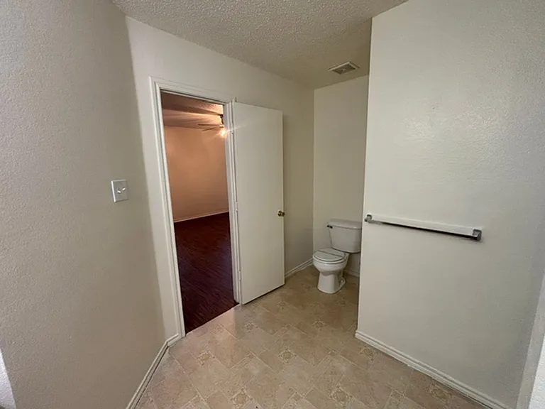 1008 Stone Chapel Way — Photo 15