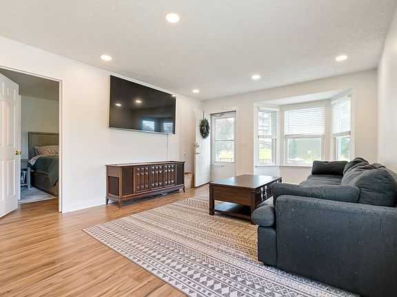 5th image of 3230 Priest Woods Dr