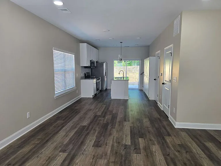 402 Giles St #B — Photo 54