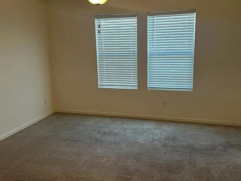 5918 Esmerelda Ave — Photo 15