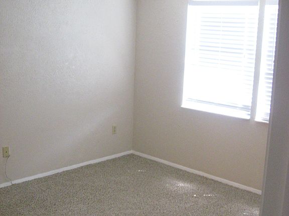 5th image of 128 Camphor Cir APT D
