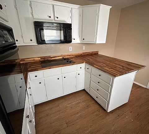 3rd image of 2731 Custer Ave