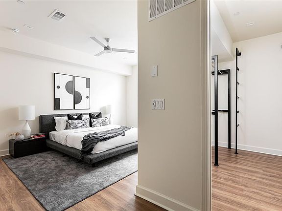 4th image of 1920 Park Ave #205