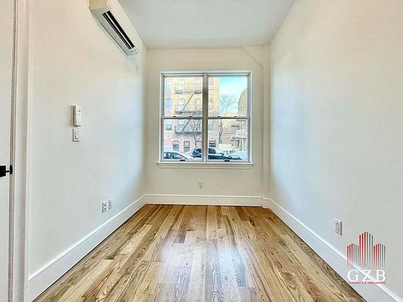 4th image of 230 Tompkins Ave #1F