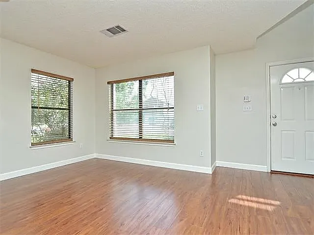 1208 Bradbury Ln — Photo 13