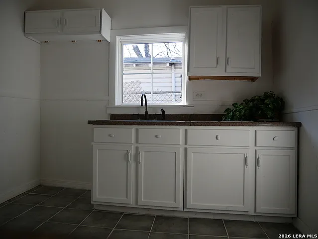 1820 Ruiz St — Photo 18