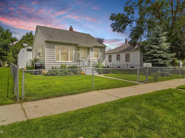 612 4th St W, Williston, ND 58801
