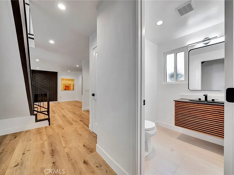 24445 Clipstone St — Photo 23