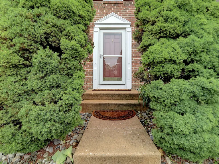 437 Ashton Ln — Photo 36