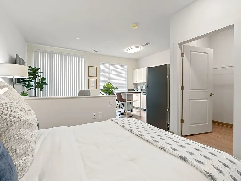 Metropolis Apartments — Photo 41
