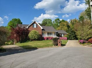 5621 Chestnut Pond Dr, Ooltewah, TN 37363
