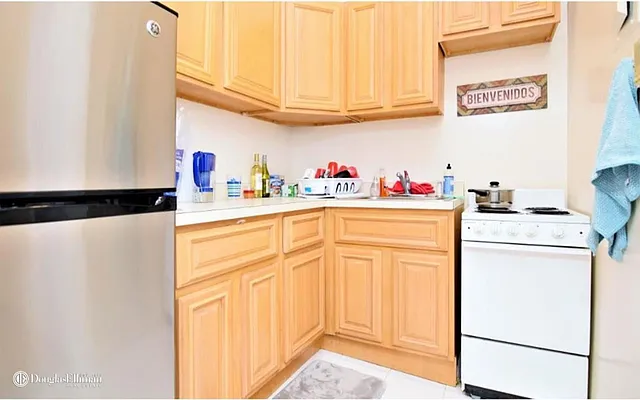 Rented by Douglas Elliman | media 37