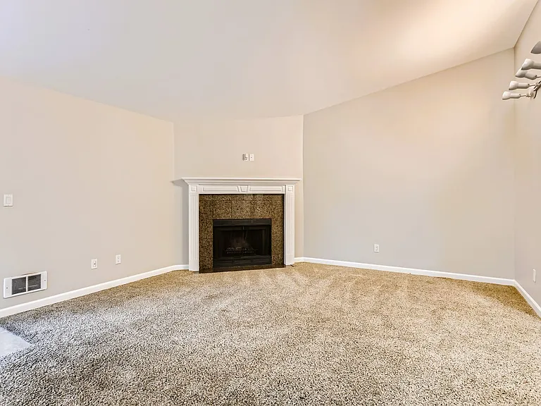 14715 SE 24th St #204 — Photo 6