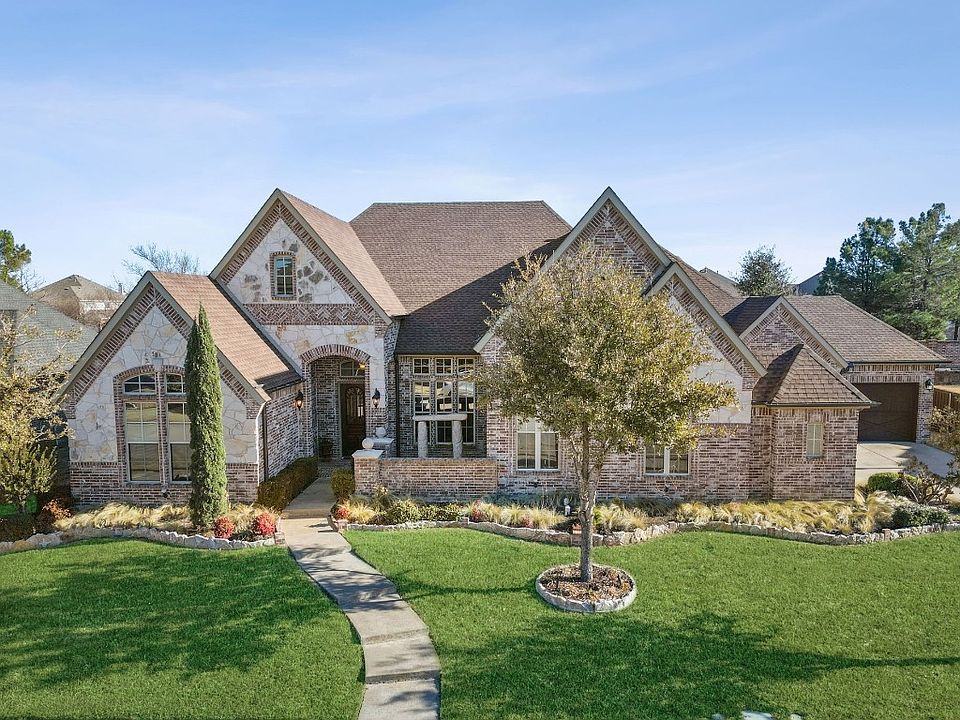 1st image of 833 Cipriani Dr