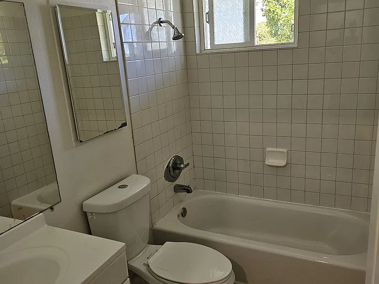 890 Teakwood Ct #A — Photo 8