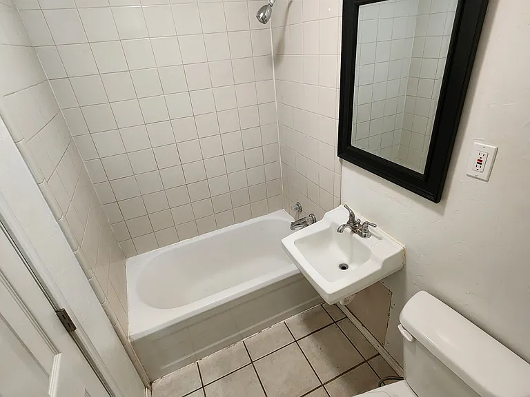 917 E Beverly St — Photo 4