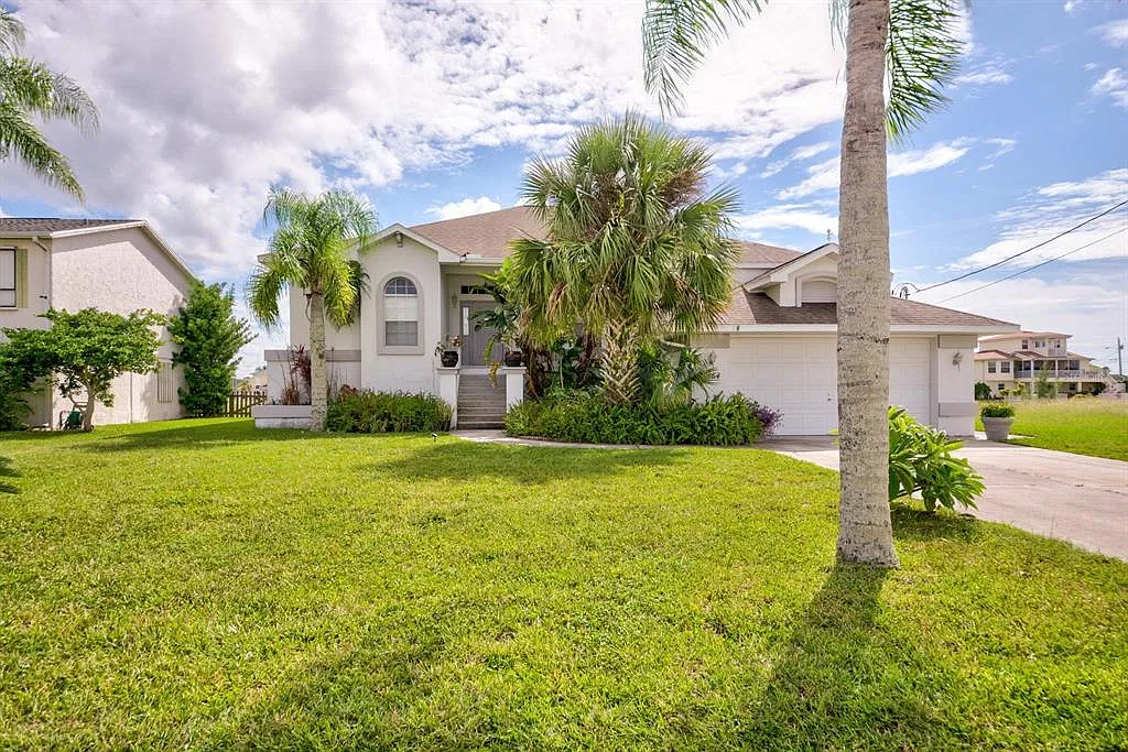 3 bed, 2.0 bath, 2018 sqft, $2,900 — Photo 1