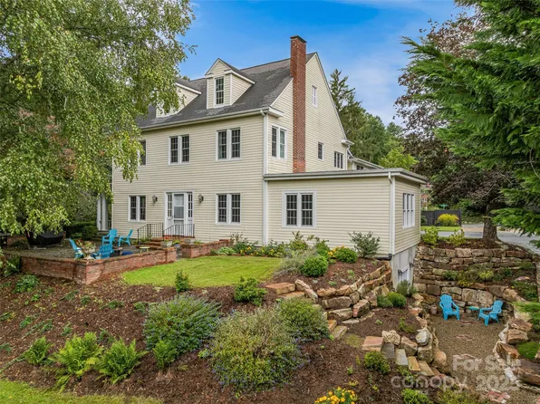 100 Poplar Spring Trl, Laurel Park, NC 28739