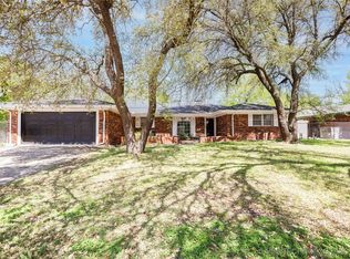 415 4th Ave NW, Ardmore, OK 73401