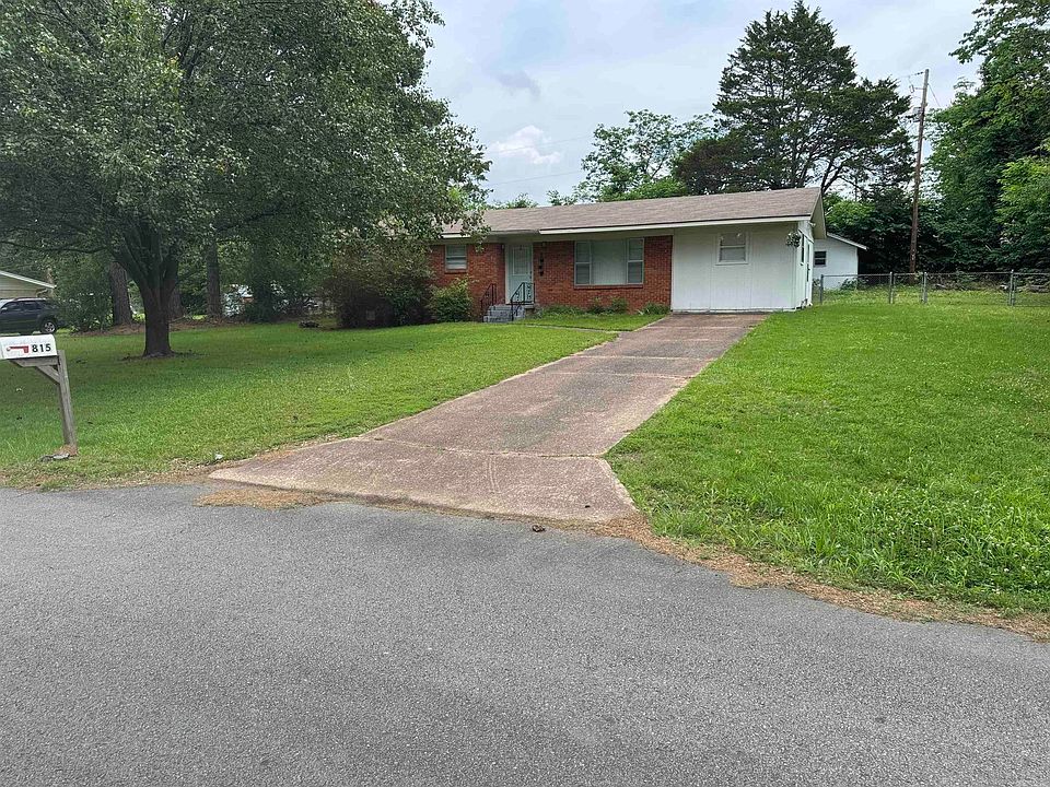 1st image of 815 Lakeshore Dr