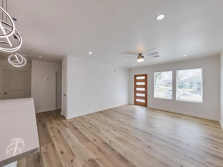 3635 Ward St — Photo 9