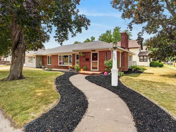 305 7th St SW, Pine City, MN 55063