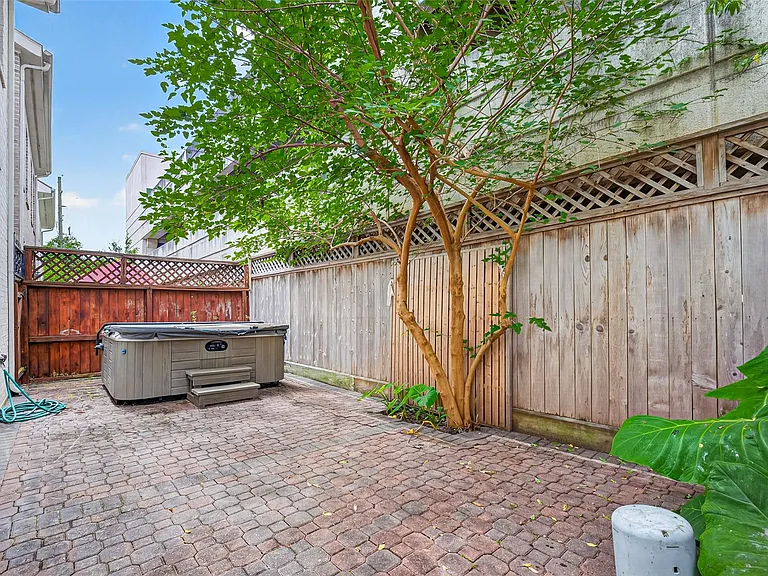 10134 Holly Chase Dr — Photo 32