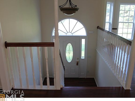 Large Foyer / Entrance Area