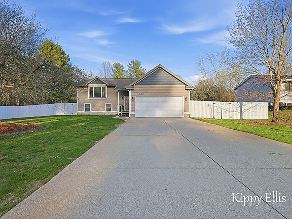 3rd image of 566 S Dangl Rd