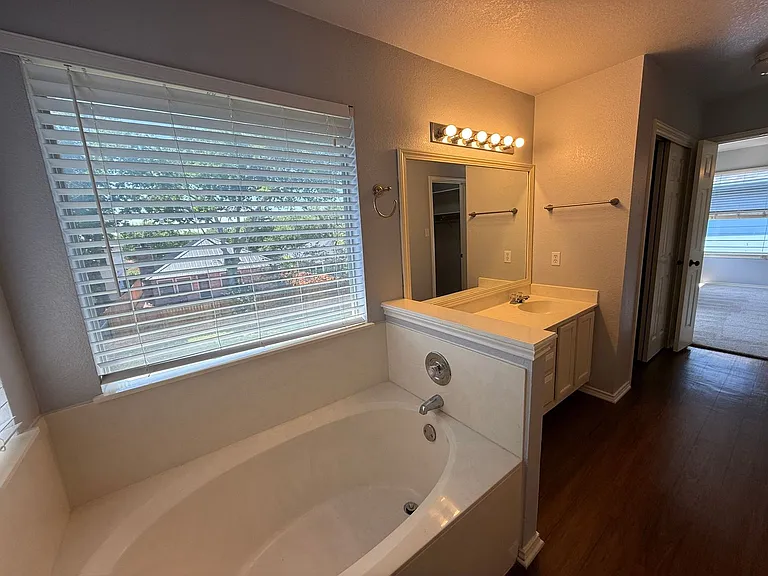 14704 Noya Dr — Photo 14