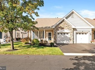 229 Meadowlark Dr, Hamilton, NJ 08690