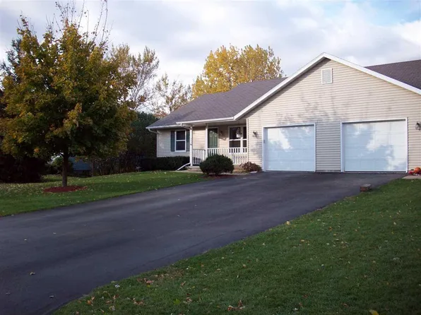 208 Wall St, Mazomanie, WI 53560